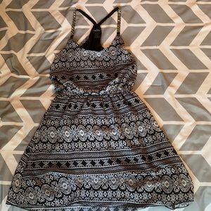 Black and white Aztec design size small